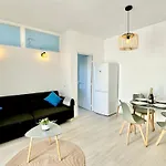 Daire Bright, Cozy Flat Close To The